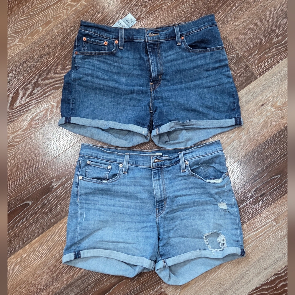 Womens Levis Mid Length Shorts
